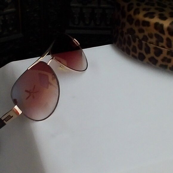 Womens Guess sunglasses - Picture 4 of 4
